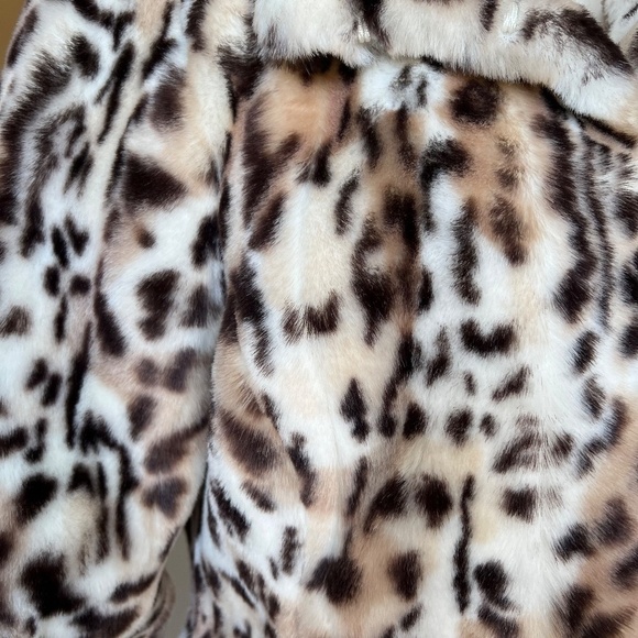 🌸Host Pick🌸WHBM Faux Fur Leopard Print Jacket Without Belt Size Large NWOT - Picture 5 of 10
